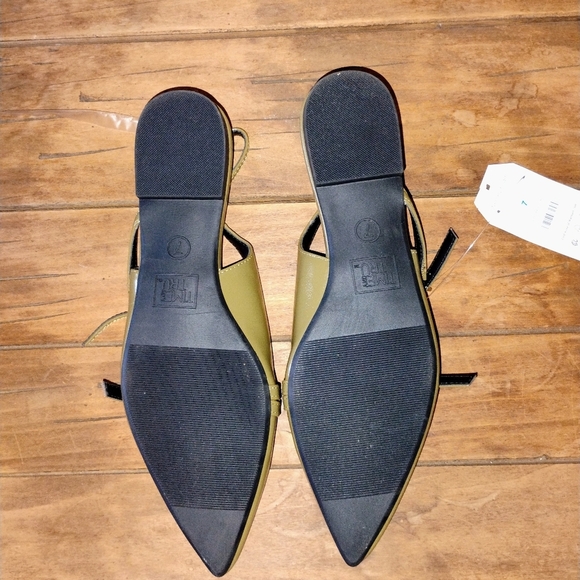 NWT Olive Slingback Flats | Pointed Toe | Crisscross Strap size 7 - Picture 2 of 2